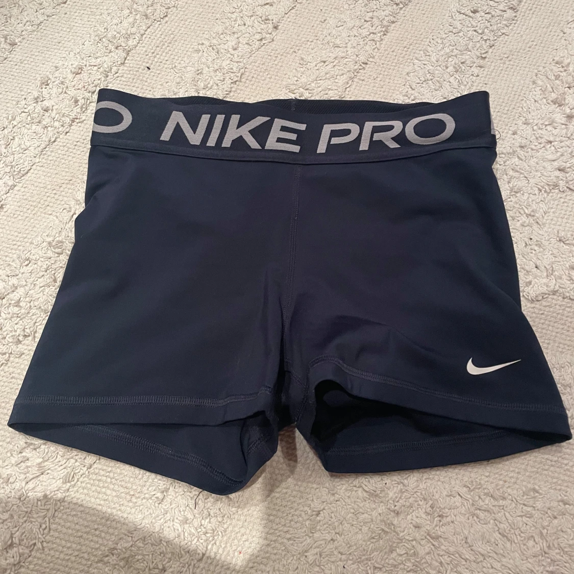 Mörkblå Nike Pro