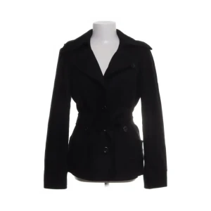 Kappa från Veromoda  - Fin svart kappa i storlek M som itne kommer till användning 💕skulle säga stt den passar som S lite bättre än M 