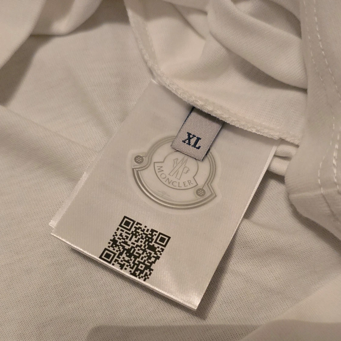 Vit t-shirt från Moncler - 93