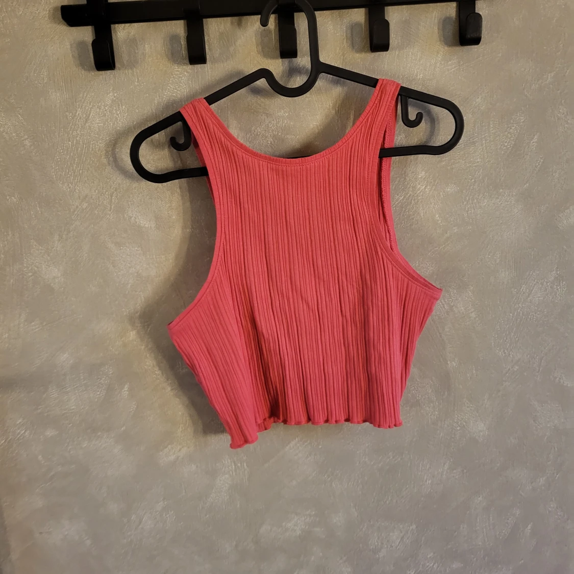 Rosa ribbad linnetopp från Cropp - 90