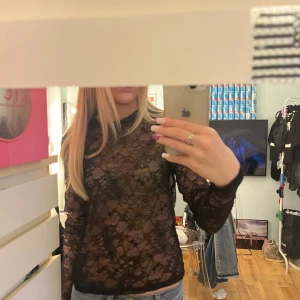 Svart spetstopp - Storlek S