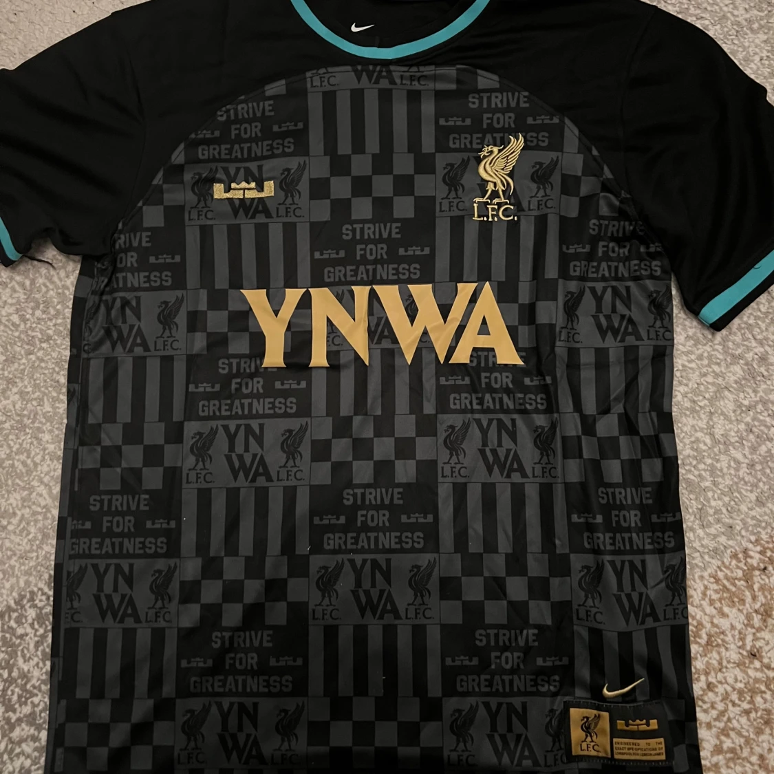 Liverpool X LeBron James fotbollströja