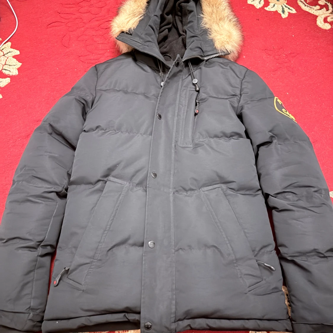 Svart dunjacka med pälsdetalj från Zavetti Canada - 91