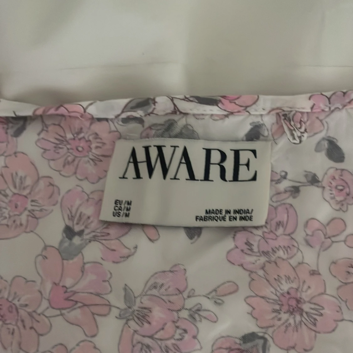 Blommig topp från Aware - 1