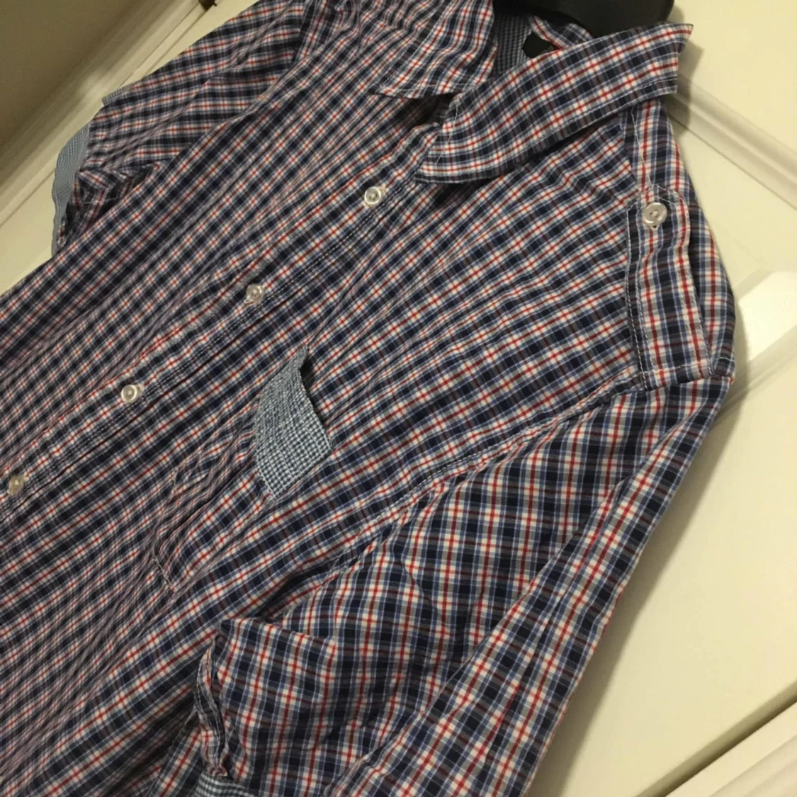 Rutig kortärmad skjorta i storlek L - 1