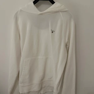 Gant hoddie  - Vi hoddie från Gant, sitter som en storlek XS/S