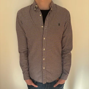 Ralph lauren skjorta  - Riktigt stilren och fräsch skjorta från RALPH LAUREN | Strl - S | Pris 249:- | Bara att skriva för ytterligare frågor!!