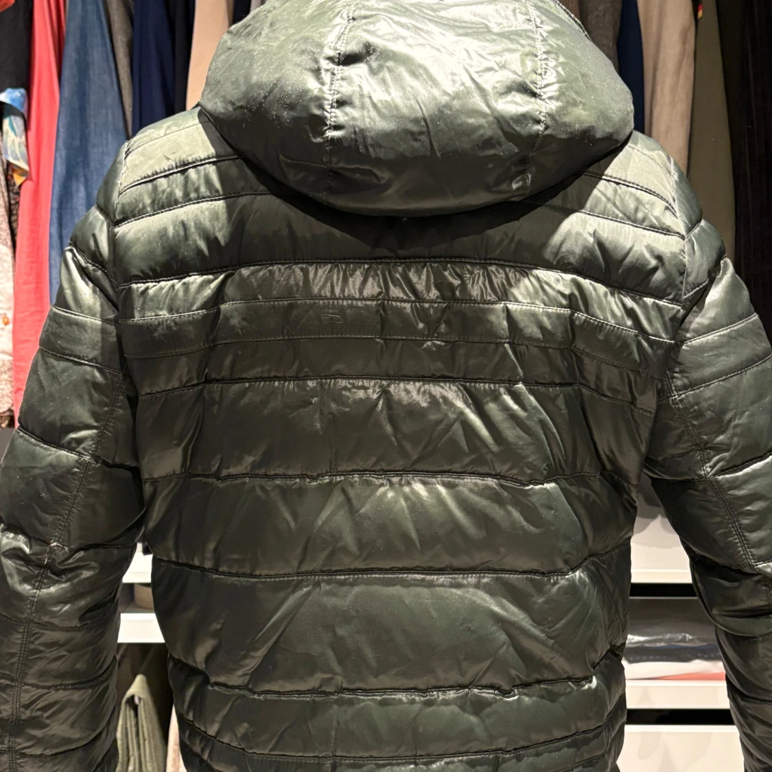 Hugo Boss Grön quiltad pufferjacka. 48 - 1