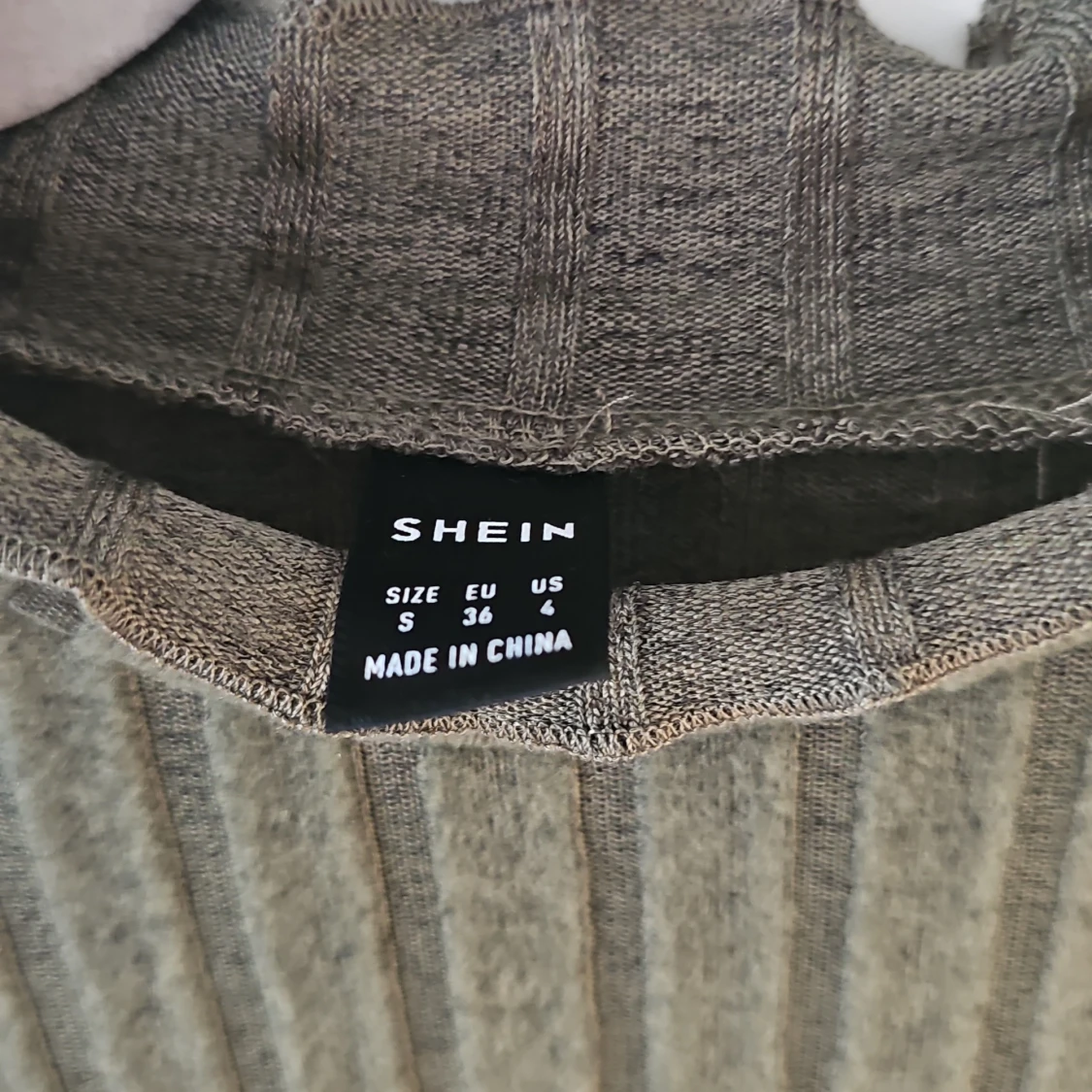 Grön ribbad tröja från Shein - 2