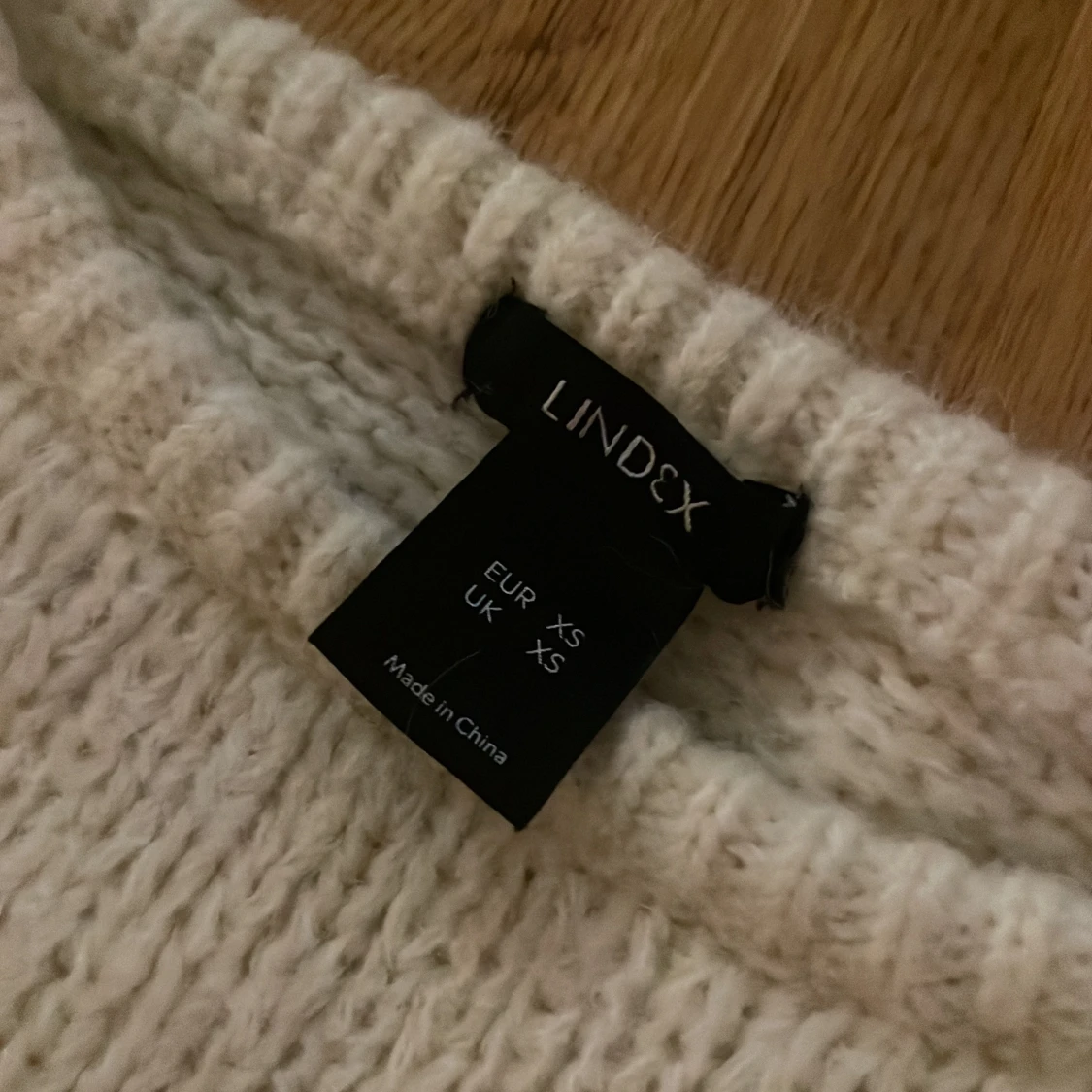 Vit stickad klänning från Lindex - 2