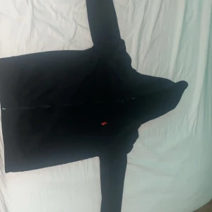 Svart ralph loren zip upp hoodie  - Svart Ralph Loreen zip upp hoodie för 500 kr,size s