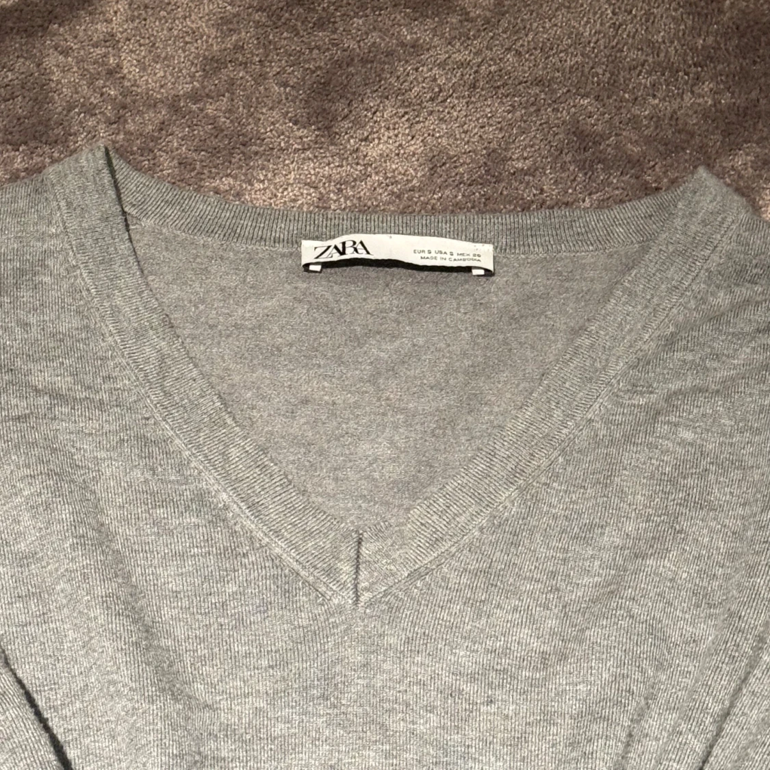 Grå v-ringad tröja, Zara - 1