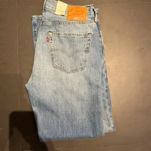 Helt nya 501  - Helt nya 501 jeans. Storlek 34/32. Nypriss 1349 mitt endast 500.