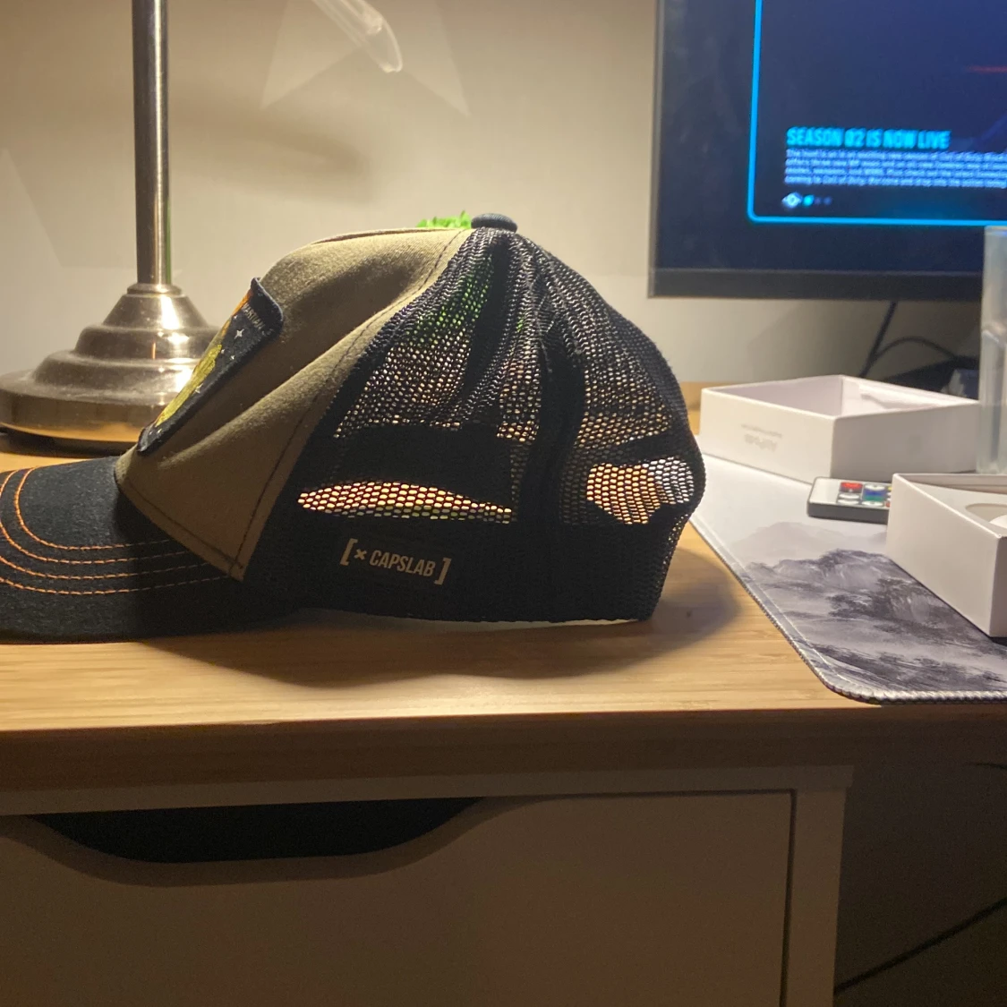 Beige och svart keps med broderad patch - 3