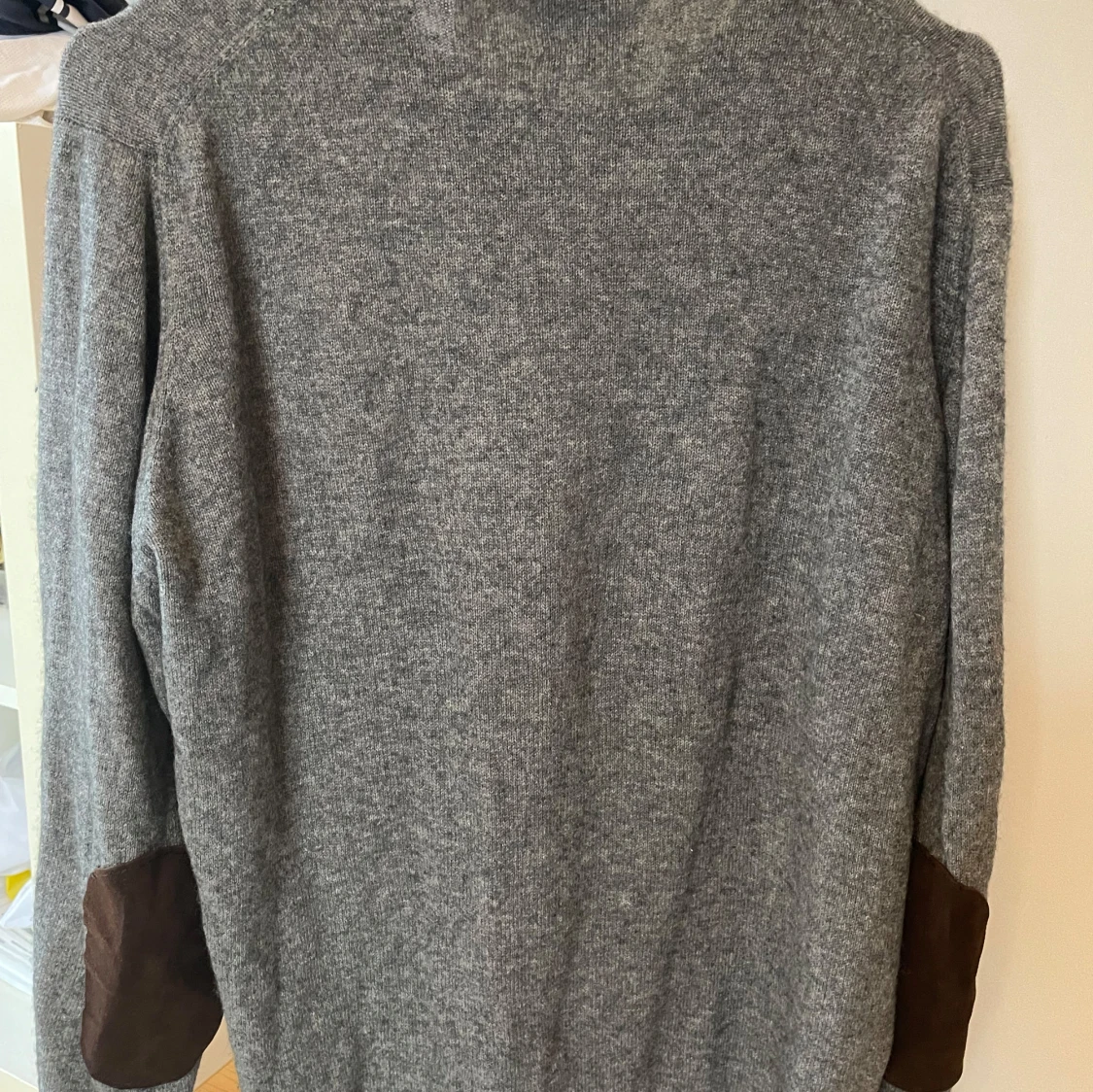 Grå kashmirtröja från Soft Goat - 2