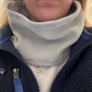 Grå/blåa buff - Så fin grå/blå egensydd buff!🩵