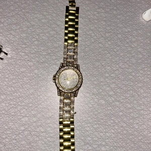No brand klocka med diamant liknande stenar - Aldrig använd box medföljer🔥