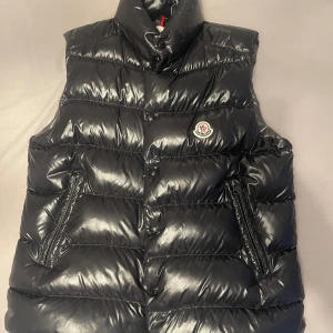 Moncler Tibb down gillet - Bra skick! Knappt använd  Perfekt höstväst