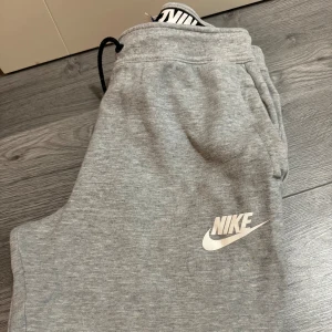 Nike mjukisbyxor  - Nike mjukisbyxor  Stl xs  I använt skick 70