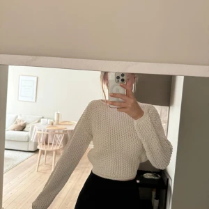 Stickad tröja - Stickad tröja från zara, storlek S. Mycket bra skick.