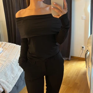 Off shoulder tröja - Off shoulder tröja som är helt oanvänd! 