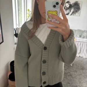 Kofta - Från hm o kashmir, i super fint skick endast använd 2 ggr 