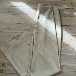 Beiga kostymbyxor - Beiga raka kostymbyxor, xs.