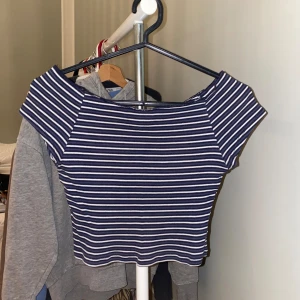 Topp - Topp från Brandy Melville. Fint skick. Hör av er vid intresse eller ev frågor!💌☺️