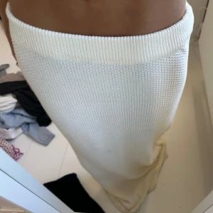 Stickad kjol - Säljer denna super snygga stickade kjol ifrån drejf adventure, super fin men för lång för mig är 163 cm lång 