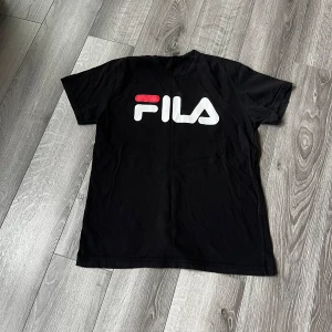 T-shirt märke Fila - T-shirt märke Fila. I storlek S. Är i gott skick. 