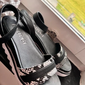 Sandaler  - Fina bekväma 