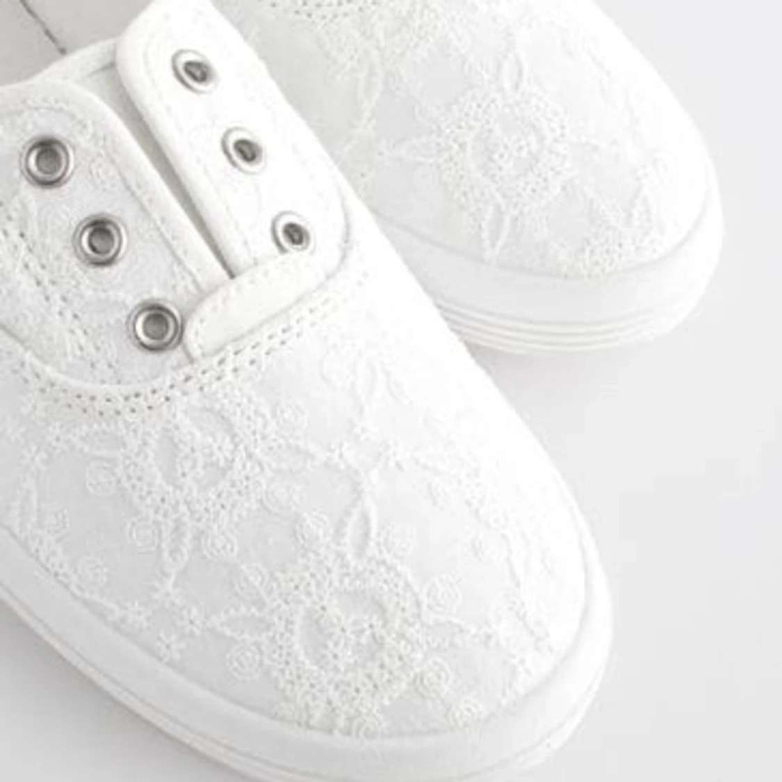 Fina broderade sneakers - 92