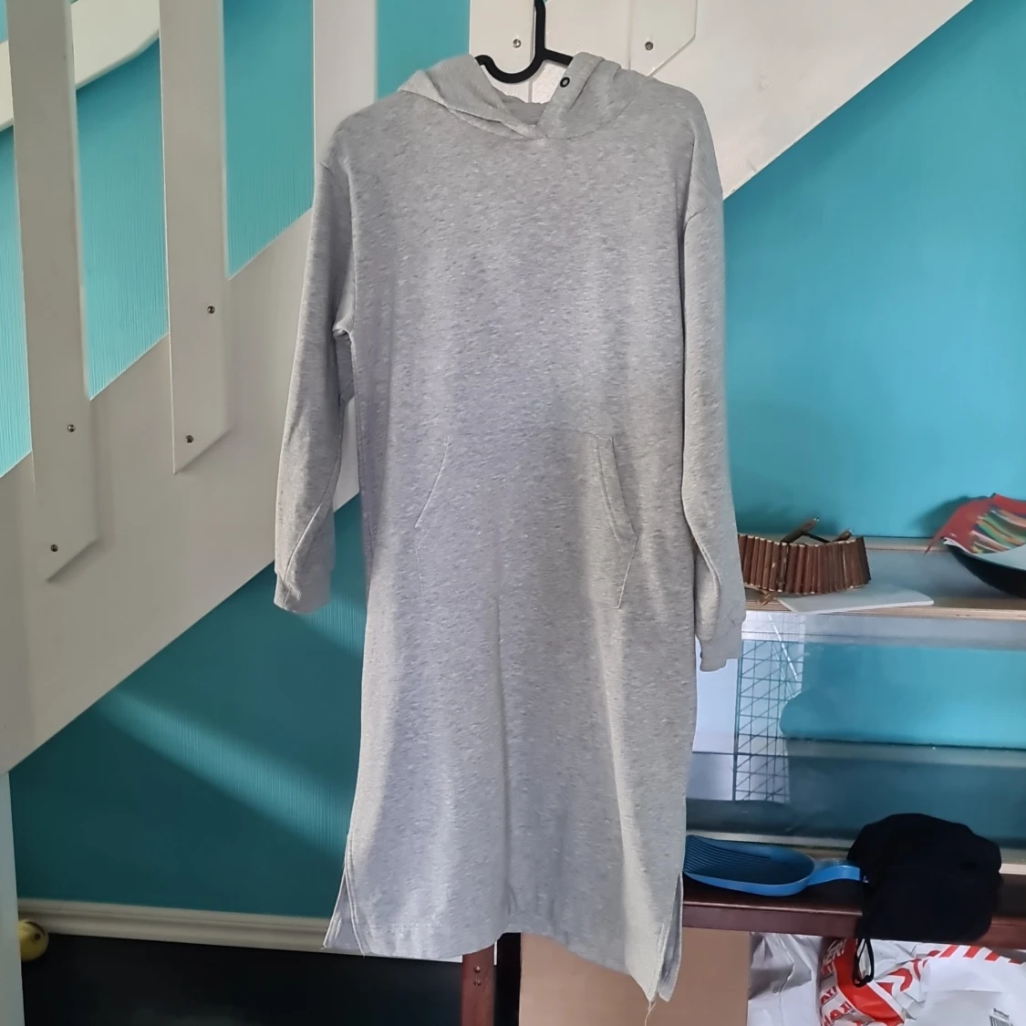 Långärmad, lång tröja