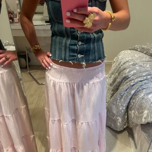 Ljusrosa långkjol - Lowwaist, ljusrosa, långkjol 😍