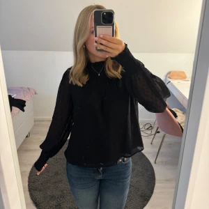 Nakd blus - En fin blus ifrån nakd i storlek xs/32. Fin skick!! Pris kan diskuteras.