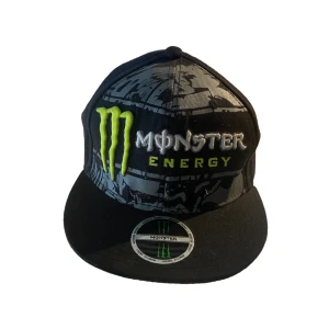 fet monster keps - fet monster keps börjar priset på 200 och sedan sänker om den inte säljs😍😍