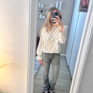 Prickig blus  - Fint skick, storlek 158💓