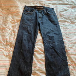 riktigt coola jeans - nästan som nya!