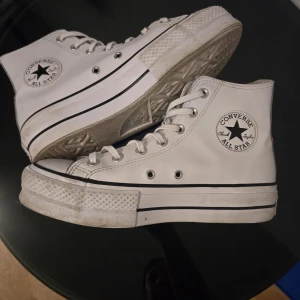 Converse chuck taylor all star skor!  - Hej, säljer ett bra skick converse chuck taylor all star skor! Ni kan även buda!!