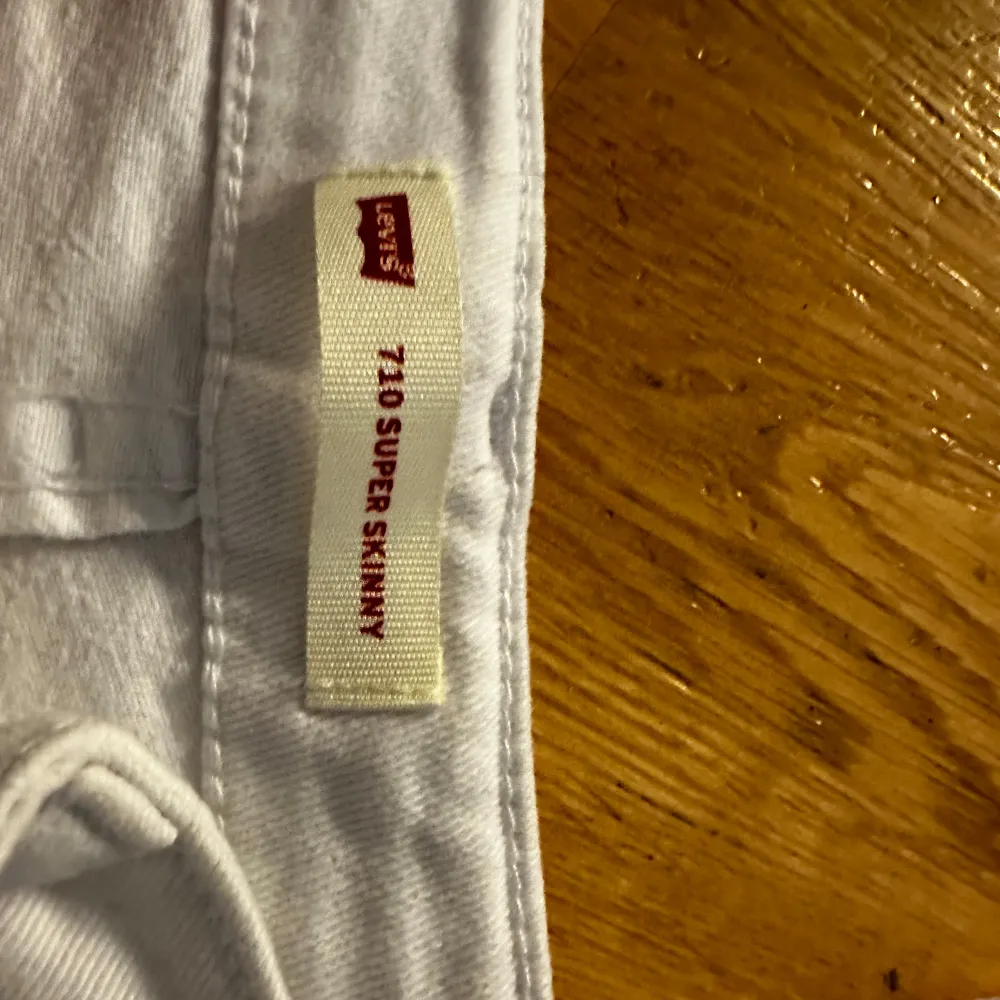 Knappt använda Levis jeans i storlek 152 . Jeans & Byxor.