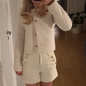 ull kofta - säljer nu min superfina vita ull kofta ifrån gina tricot, då den bara kom till användning två gånger💞