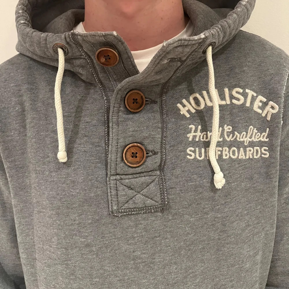 Hollister hoodie | Skick: 9/10 | Size - L (fits M-L)| Pris - 249kr | Fraktar via postnord eller instabox på köparens bekostnad | Hör av dig vid minsta fråga eller fundering // RDL. Hoodies.