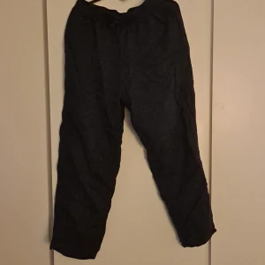 Gant Linnebyxor - Stilrena och snygga linnebyxor från gant i bra skick  |  Storlek 158/164 cm, 13-14 år  |  Nypris: 800 kr  |   Kontakta gärna vid minsta fundering 
