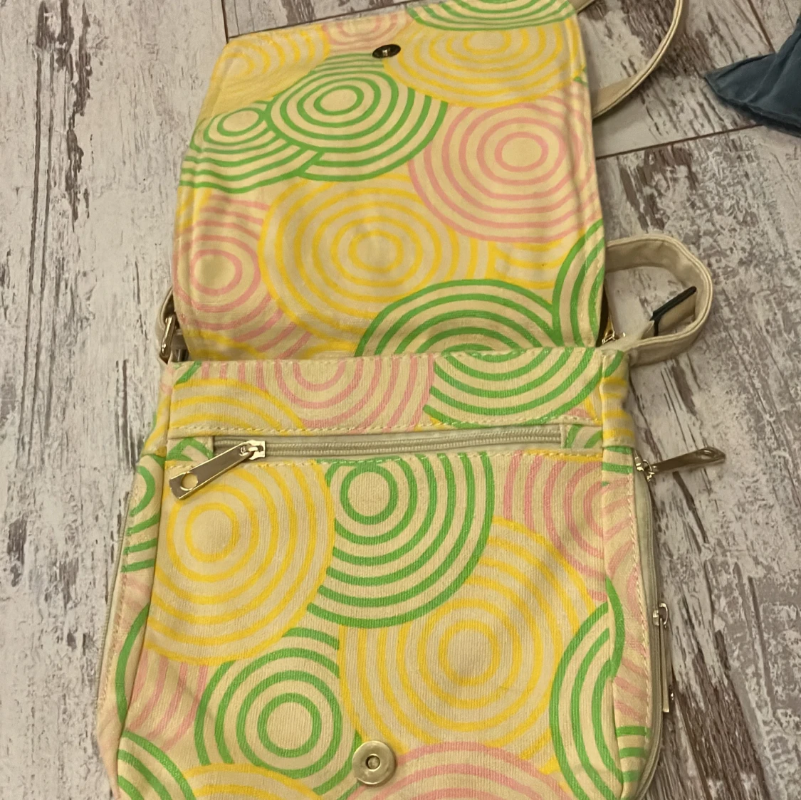 Färgglad axelväska med ugglemotiv - 91