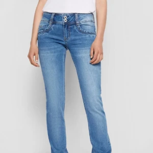 Lowwaist pepe jeans - Lowwaist ljusblå pepe jeans. Säljer pga för korta för mig 