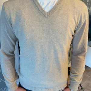 Merinoulls tröja - En riktigt fräsch merinoulls tröja från United Colors of Benetton. Skick 10/10 S-M 