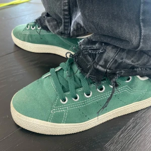 Gröna adidas skor - Sparsamt använda