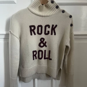 Tröja från zadig Voltaire  - Jätte fin tröja lite nopprig men är bara att plocka bort , jätte skön och mjuk super bra nu när när de börjar bli lite kallare ute. (Priset går att diskutera då den är lite nopprig)