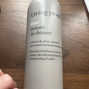 Dry leave in conditioner  - Dry leave in conditioner från populära märket living proof. Detta är en instant de-frizzer. Aldrig använd då jag trodde det var en annan produkt jag hade beställt. 