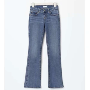 Bootcut jeans  - Jätte fina jeans som är helt oanvända från Ginatricot!!💗Orginal pris 500, skriv för mer bilder